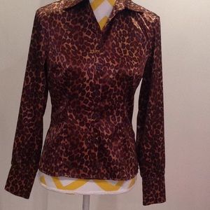 Ladies leopard button down 👚
